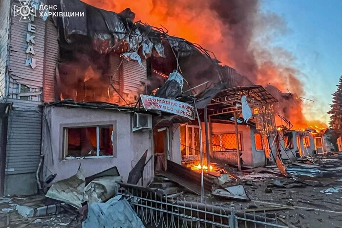 Постраждалі селище на Харківщині, згоріли магазини