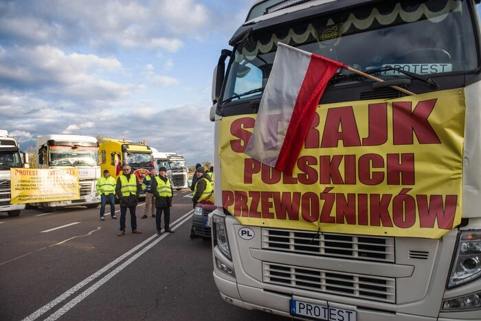 Polish carriers protest at the border