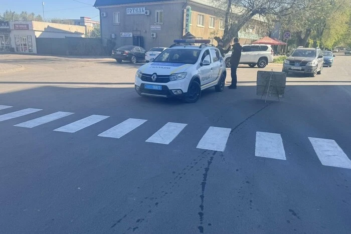 Policewoman hit a child, father at the TCC