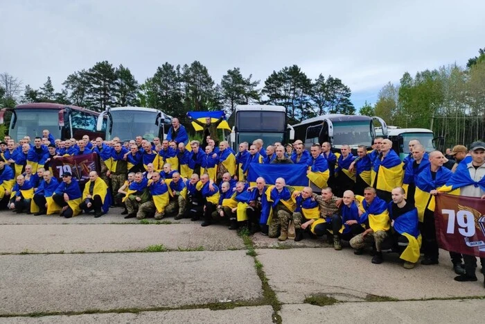 Die Ukraine hat 205 Krieger aus der russischen Gefangenschaft zurückgeholt