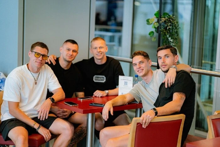 Die Fußballnationalmannschaft der Ukraine ist in Toronto angekommen, um am Canadian Shield teilzunehmen