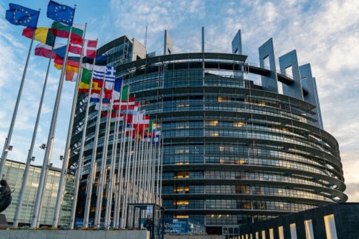 Höllische Hitze in der EU. Im Europäischen Parlament fiel das Kühlsystem aus
