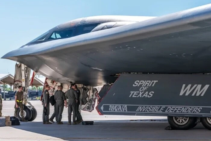 With a toilet and a microwave. Bild revealed details about the latest U.S. bombers