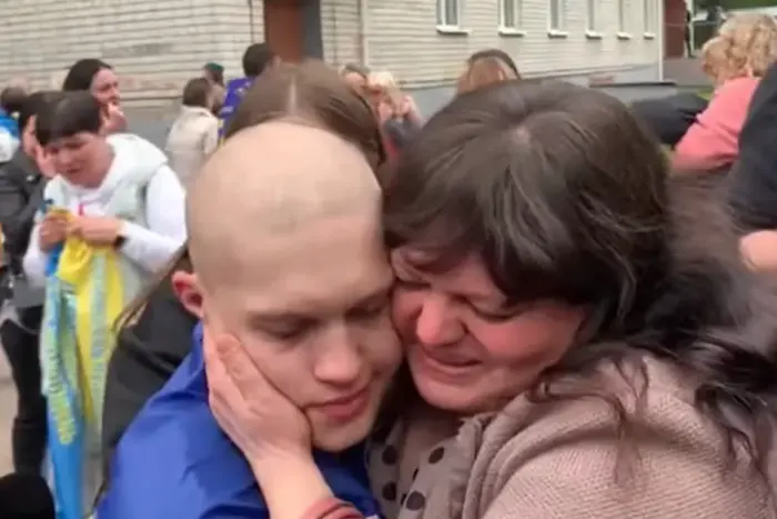 Встреча воина с родителями после плена
