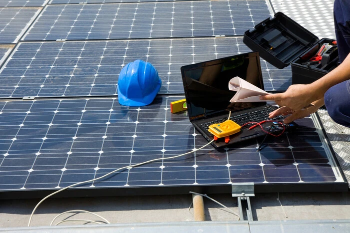Wie Solarenergieanlagen funktionieren: Einfach erklärt über komplexe Technologien