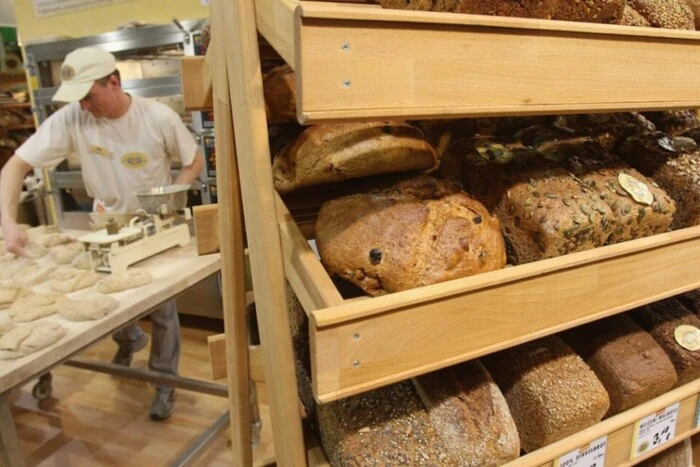Eines der EU-Länder beginnt, eine Gebühr für das Schneiden von Brot in Bäckereien zu erheben