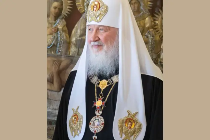 Патріарх Кирило зʼявився на публіці з краденою панагією українського митрополита (фото)