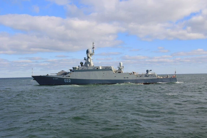 Russland hat einen Raketenträger ins Schwarze Meer verlegt: welcher mögliche Salve von Kalibern