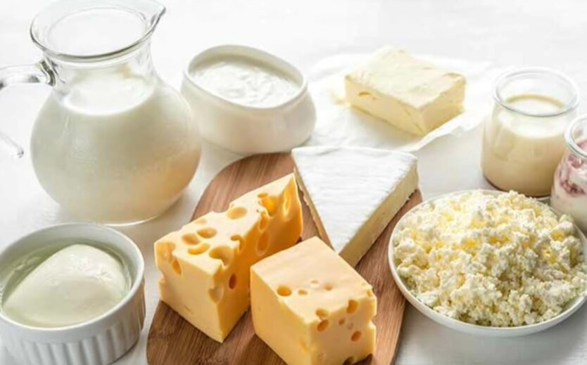 Зображення пляшки молока та монети