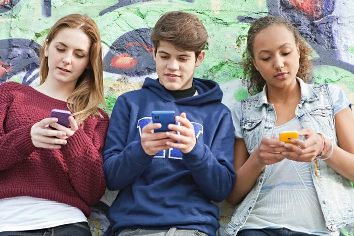Zakaz telefonów komórkowych w szkole: Francja rozpoczyna eksperyment