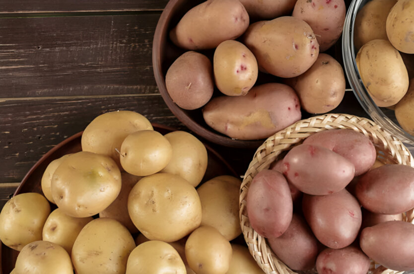 Zwykłe, młode i różowe ziemniaki: jak zmieniły się ceny w supermarketach