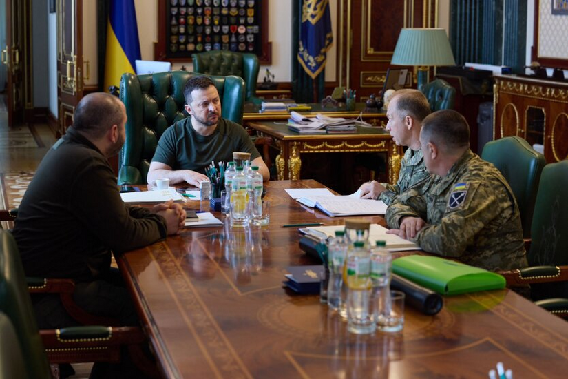 Зеленський звітує Сирському про Донбас