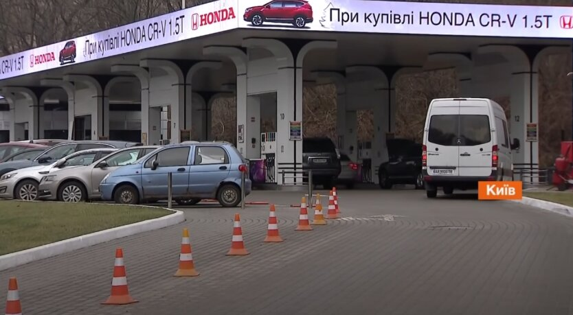 Zmieniła się tendencja: stacje benzynowe obniżyły ceny benzyny i oleju napędowego, ile kosztuje gaz samochodowy