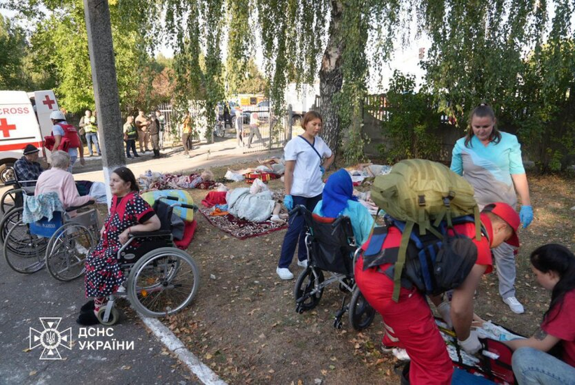Rosyjski atak na dom opieki geriatrycznej w Sumach: obecnie 1 osoba zmarła, 12 zostało rannych