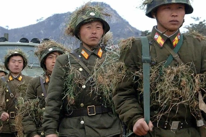 Российский военный конвой на границе