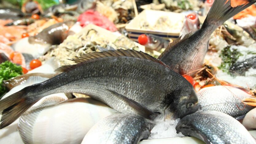 Sprzedają we wszystkich supermarketach: jaką rybę kategorycznie należy unikać