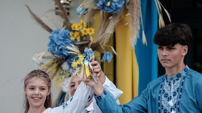 Останній дзвінок українських шкіл