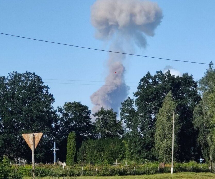 In Schytomyr gab es eine starke Explosion an einer Tankstelle: Es bildete sich ein riesiger Stau auf der Straße nach Kiew