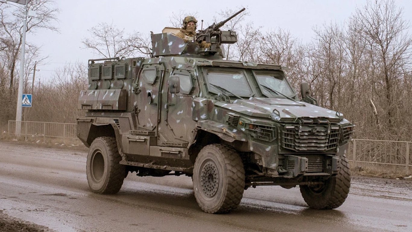 Im 'Asow' werden Leute benötigt, die sich mit gepanzerten Fahrzeugen auskennen - Stellenanzeige