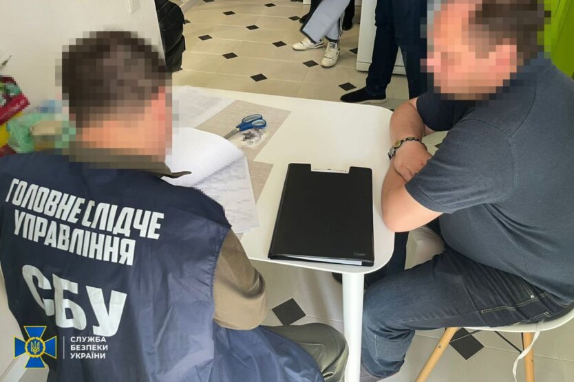 SBU deckte Diebstahl von Dutzenden Millionen bei der Beschaffung von Gewehren für die ukrainischen Streitkräfte auf: Details des Schemas