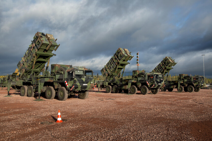 Изображение военной техники ЕС и США