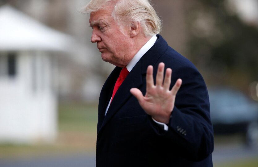 Расстроенный Трамп после поисков катка у Путина