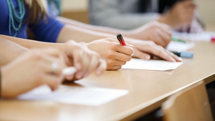 High school students choose the future of education